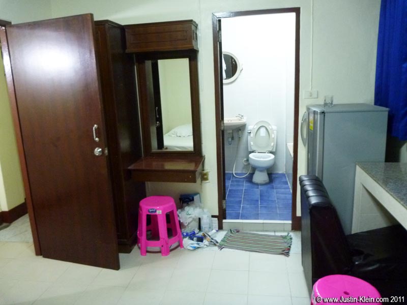 It may not look that great, but when you consider there's a whole queen-sized bed behind me, the entire wall to the right is a window, and that it couldn't be more centrally located - for only $20 a night - I was more than happy.